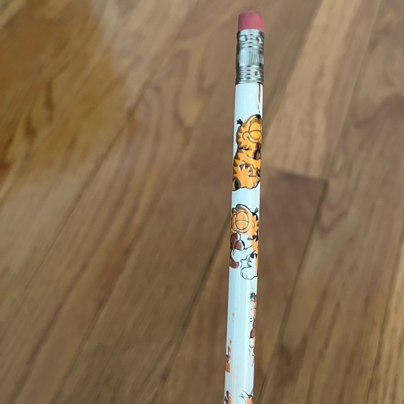 Set of Two (2) Vintage Garfield the Cat Pencils White Background Never Sharpened - Picture 6 of 9